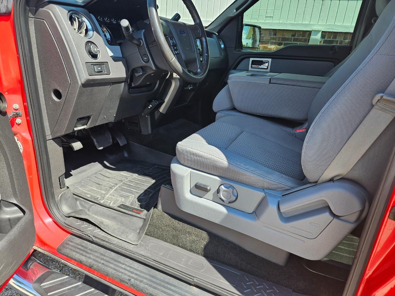 Ford F-150 2WD SuperCrew 145" XLT 2011