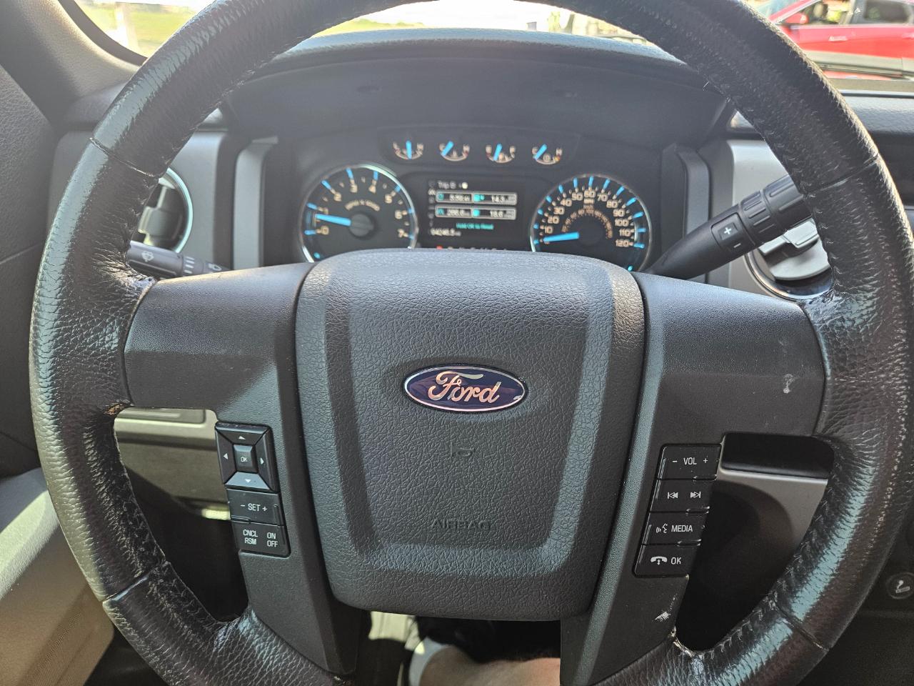 Ford F-150 2WD SuperCrew 145" XLT 2011