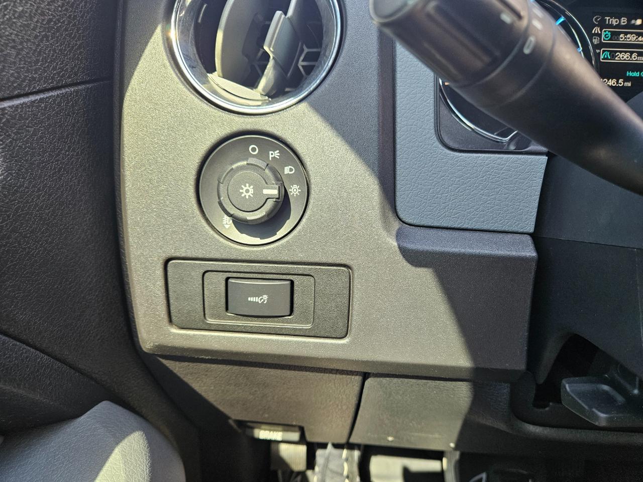 Ford F-150 2WD SuperCrew 145" XLT 2011