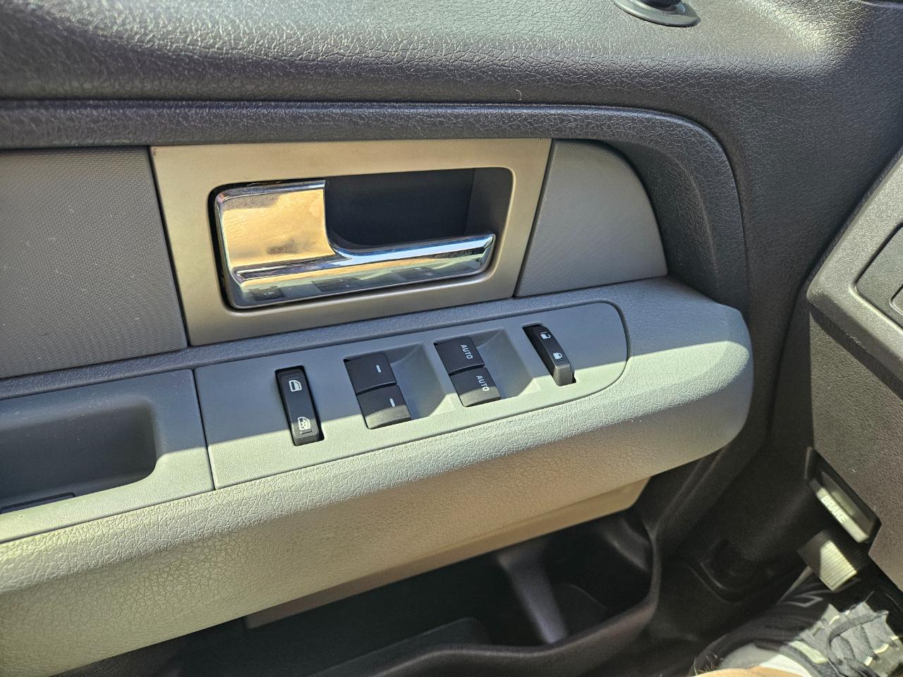 Ford F-150 2WD SuperCrew 145" XLT 2011