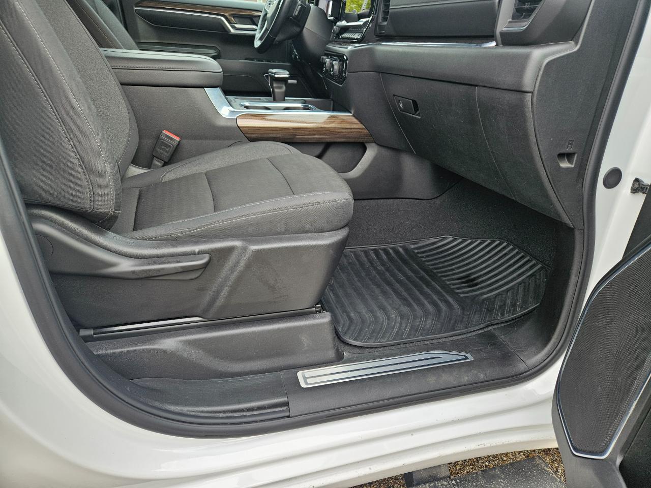 Chevrolet Silverado 1500 4WD Crew Cab 147" RST 2024