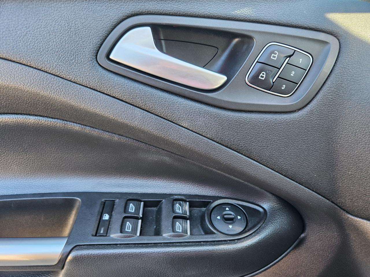 Ford Escape Titanium FWD 2017