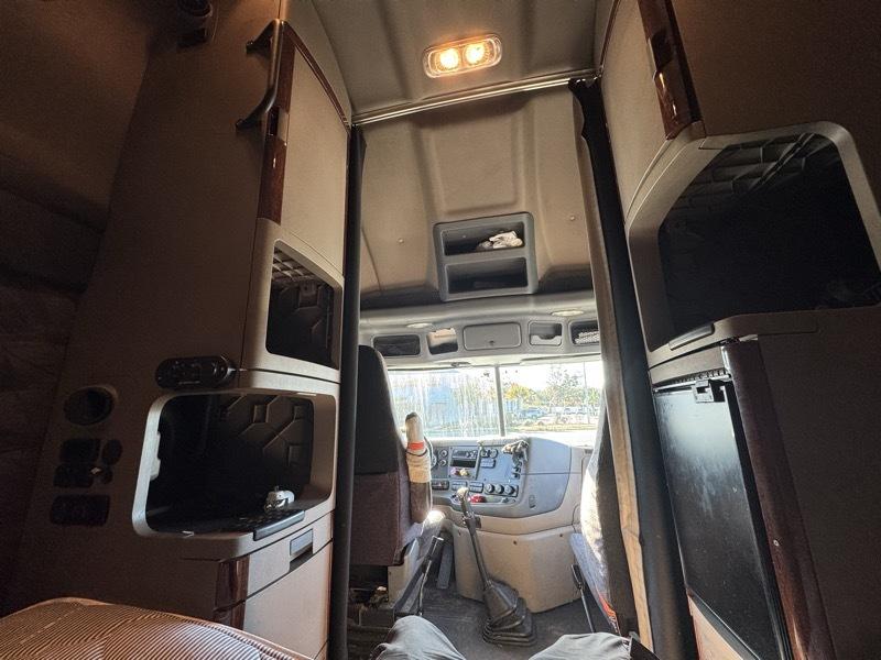 Freightliner CA 113  2017