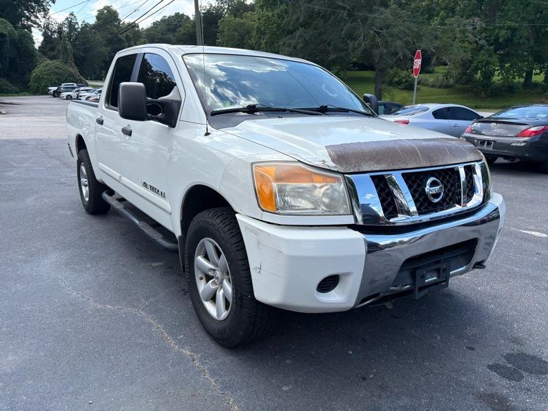 Nissan Titan SV Crew Cab 4WD 2012