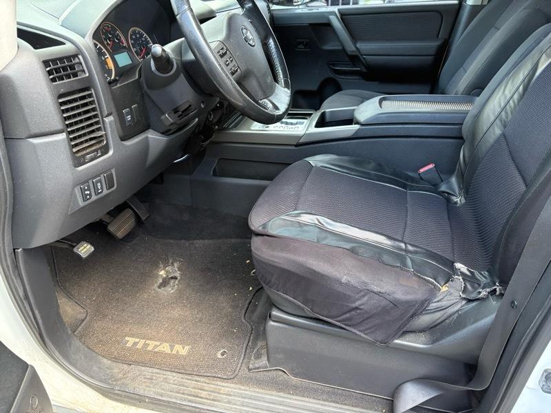 Nissan Titan SV Crew Cab 4WD 2012