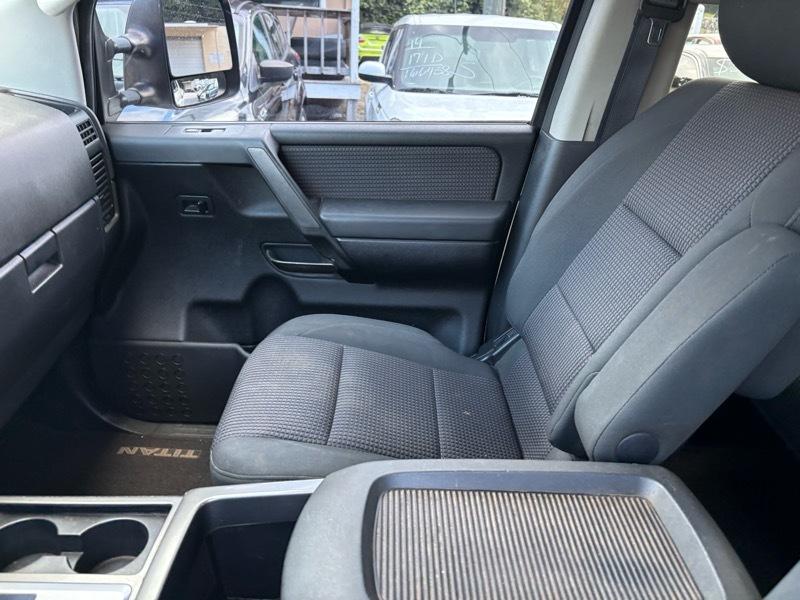 Nissan Titan SV Crew Cab 4WD 2012
