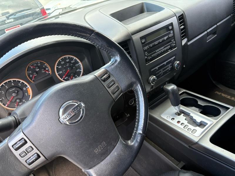 Nissan Titan SV Crew Cab 4WD 2012