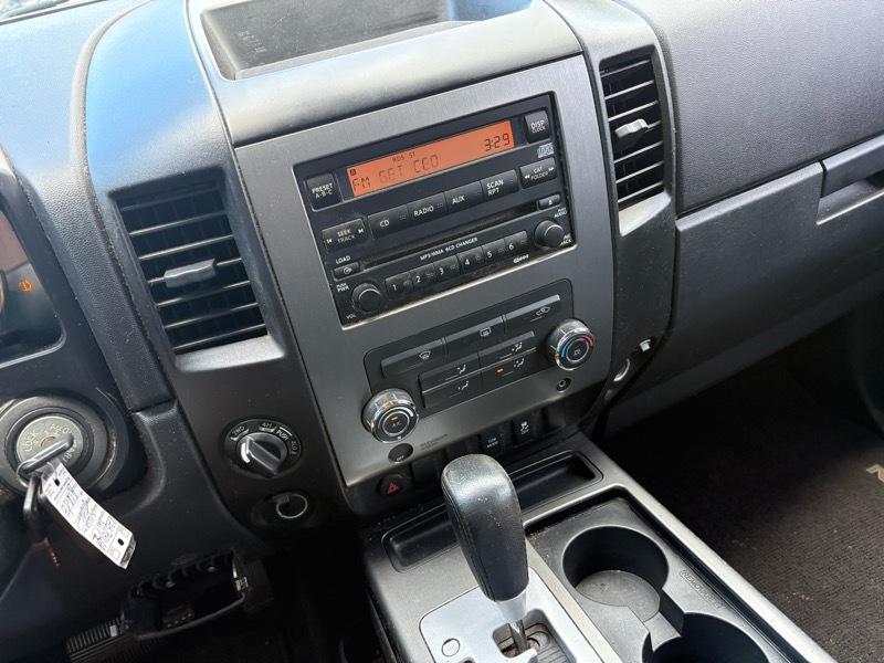 Nissan Titan SV Crew Cab 4WD 2012