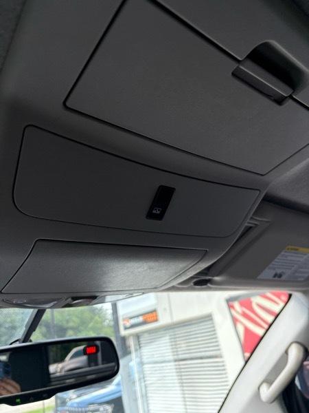 Nissan Titan SV Crew Cab 4WD 2012
