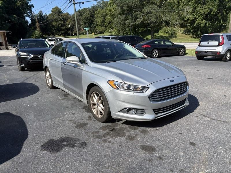 Ford Fusion SE 2013