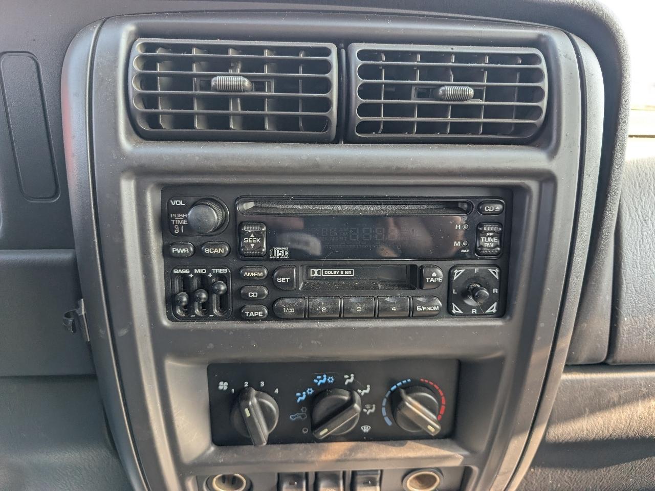 Jeep Cherokee Classic 4-Door 4WD 2000