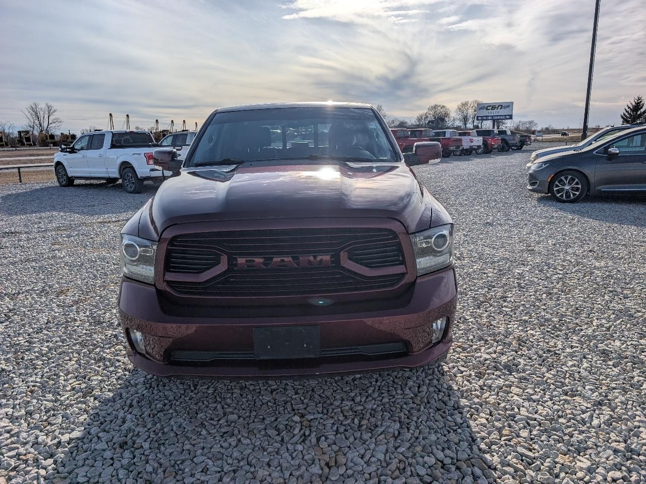 RAM 1500 4WD Crew Cab 140.5" Night 2018