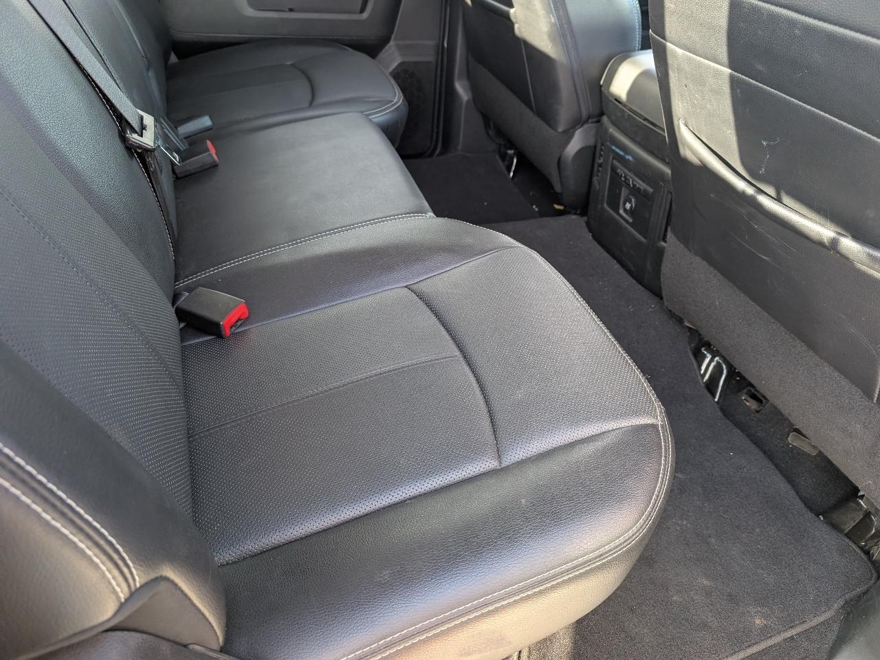 RAM 1500 4WD Crew Cab 140.5" Night 2018