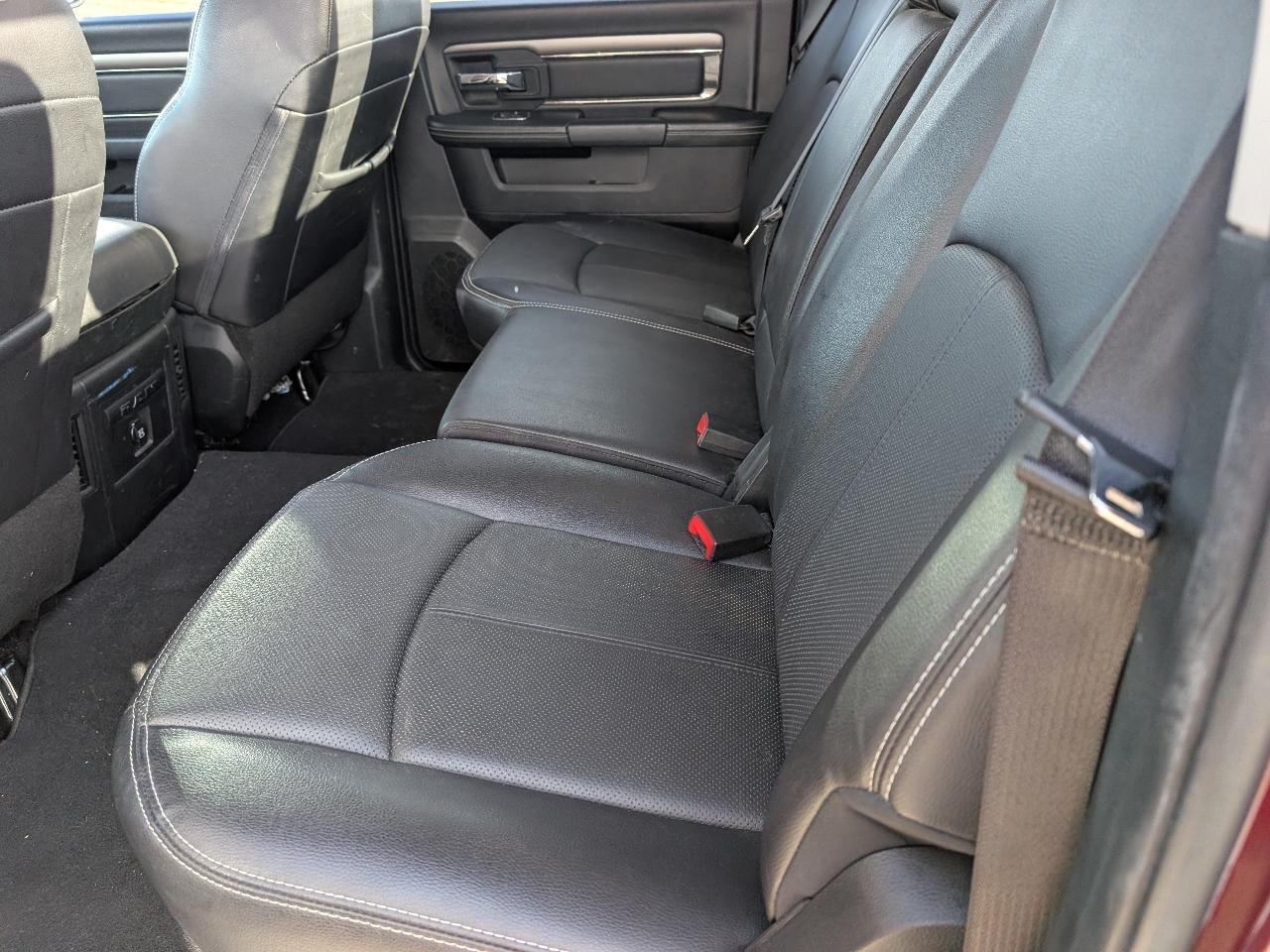 RAM 1500 4WD Crew Cab 140.5" Night 2018