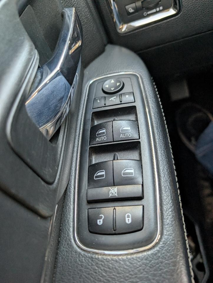 RAM 1500 4WD Crew Cab 140.5" Night 2018