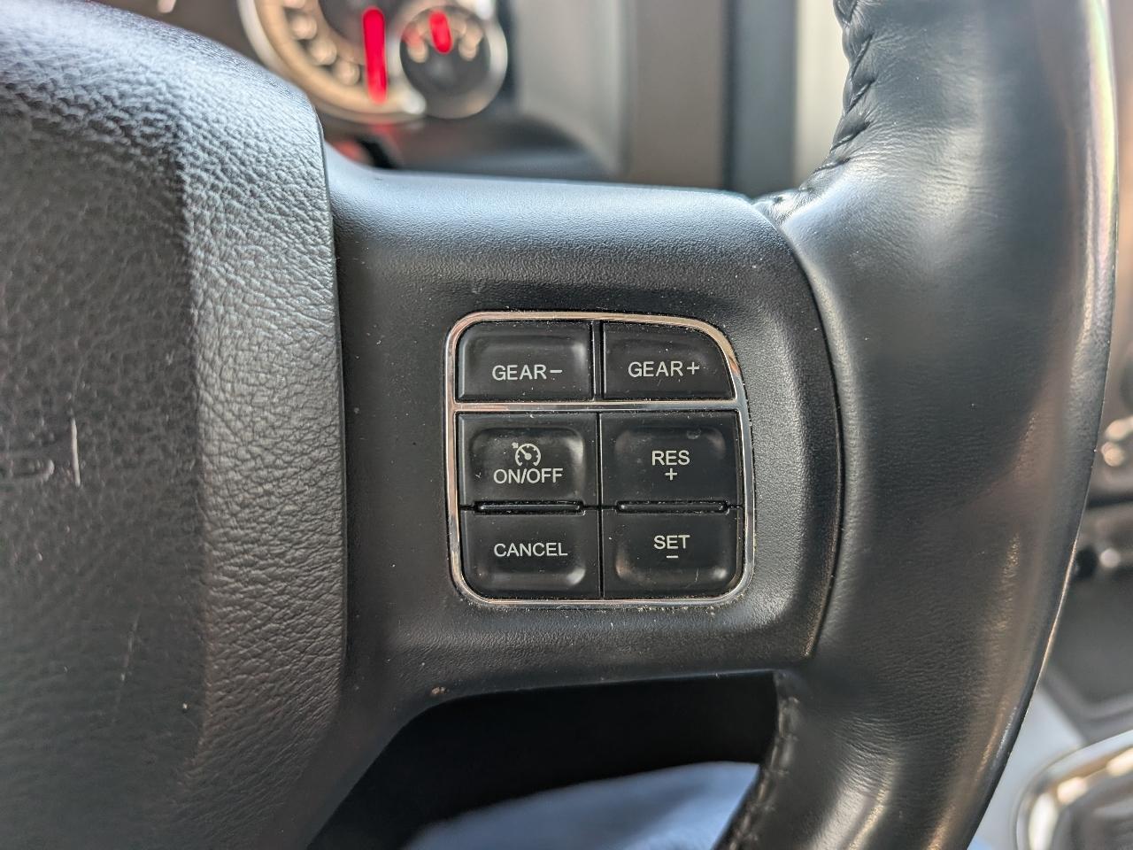 RAM 1500 4WD Crew Cab 140.5" Night 2018