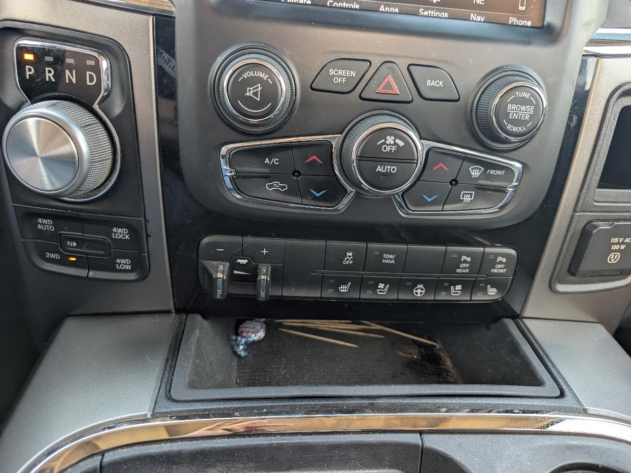 RAM 1500 4WD Crew Cab 140.5" Night 2018