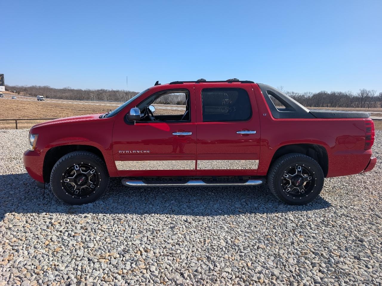 Chevrolet Avalanche LT 4WD 2012