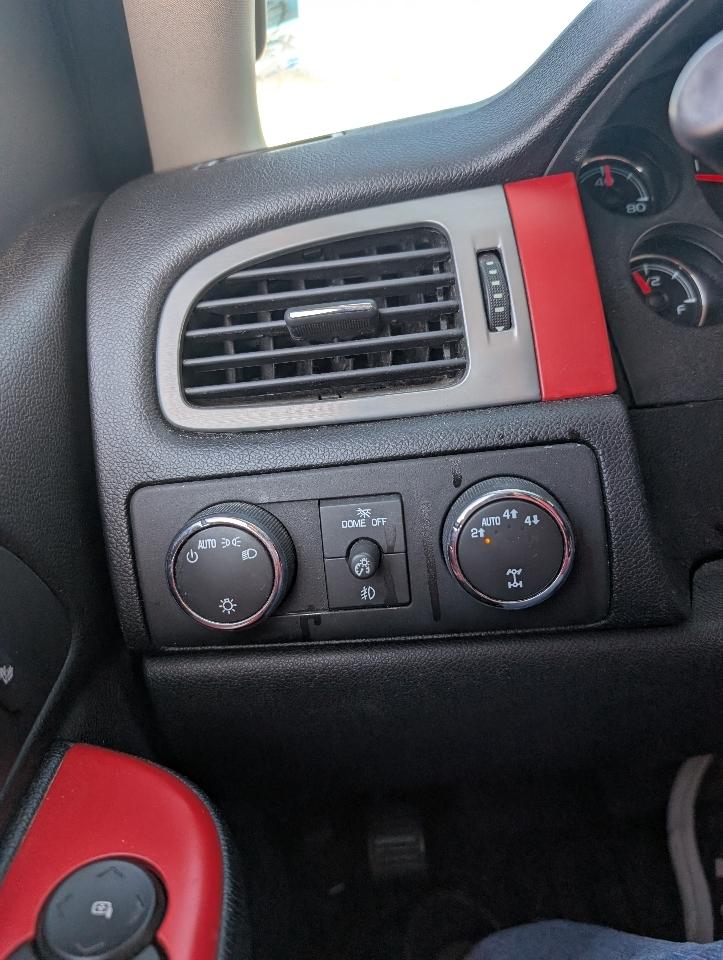 Chevrolet Avalanche LT 4WD 2012