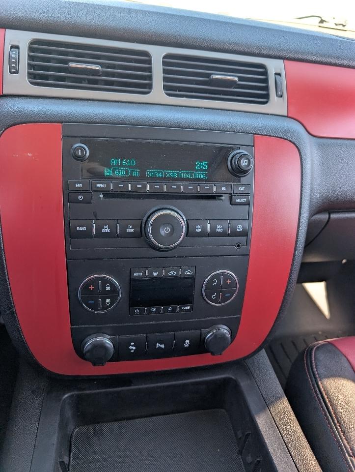 Chevrolet Avalanche LT 4WD 2012