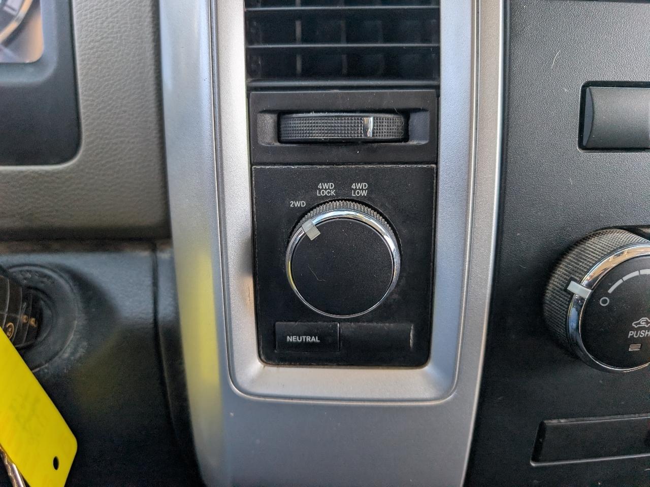 RAM 1500 4WD Crew Cab 149" SLT 2011