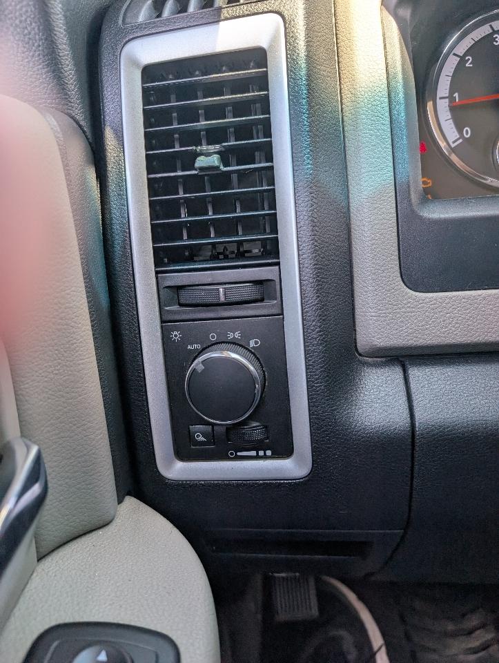 RAM 1500 4WD Crew Cab 149" SLT 2011