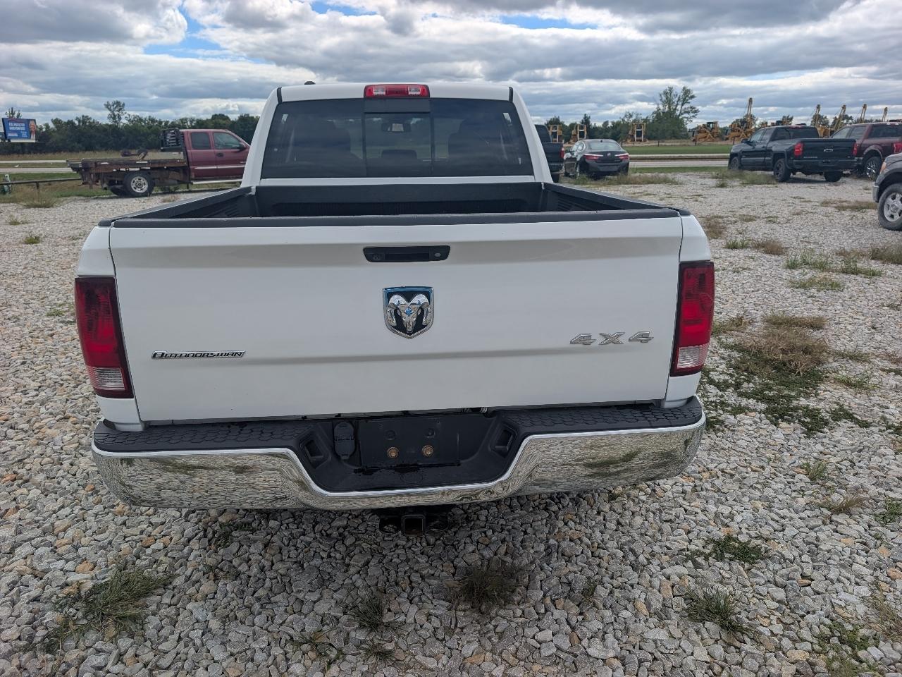 RAM 1500 4WD Crew Cab 140.5" Outdoorsman 2017