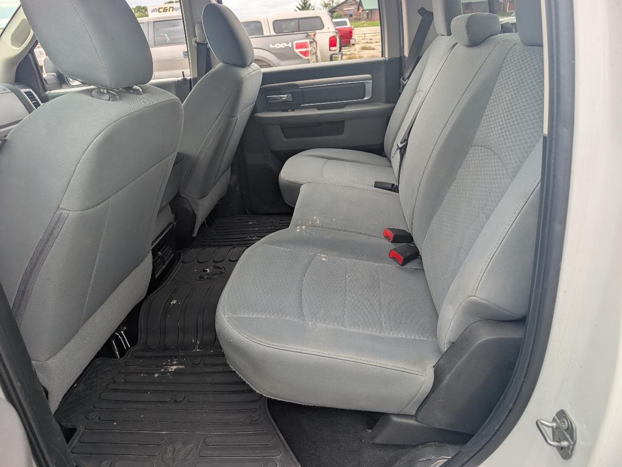 RAM 1500 4WD Crew Cab 140.5" Outdoorsman 2017