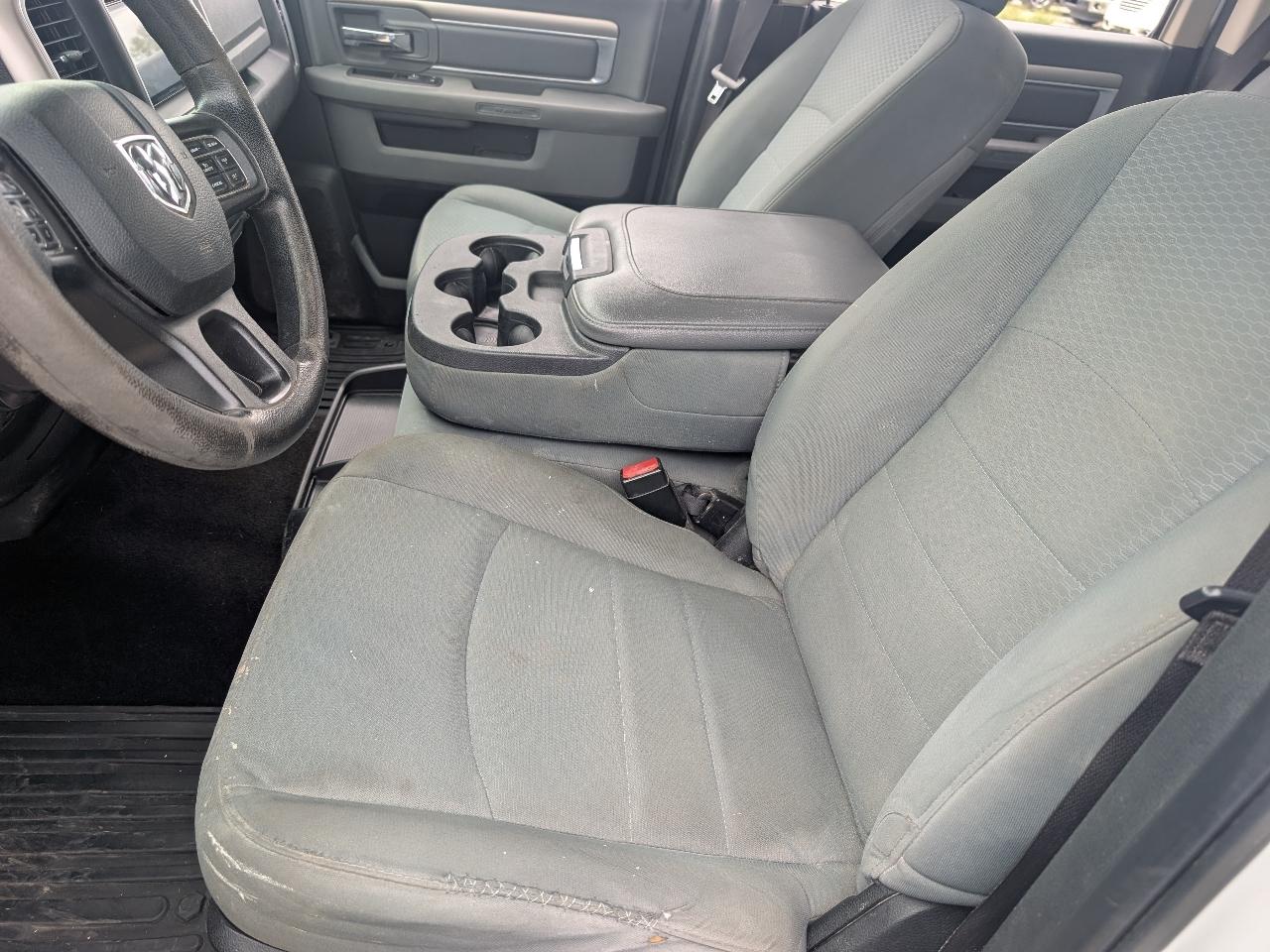 RAM 1500 4WD Crew Cab 140.5" Outdoorsman 2017