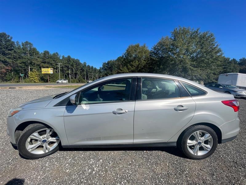 Ford Focus SE Sedan 2013