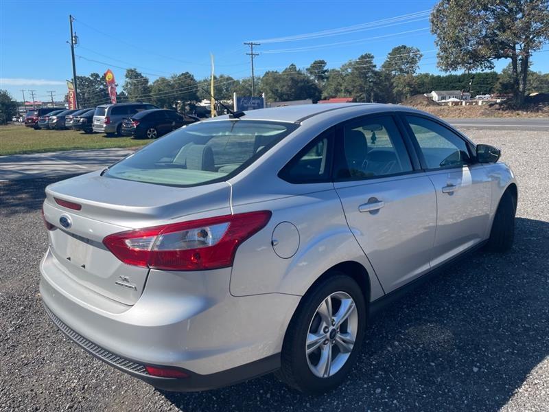 Ford Focus SE Sedan 2013