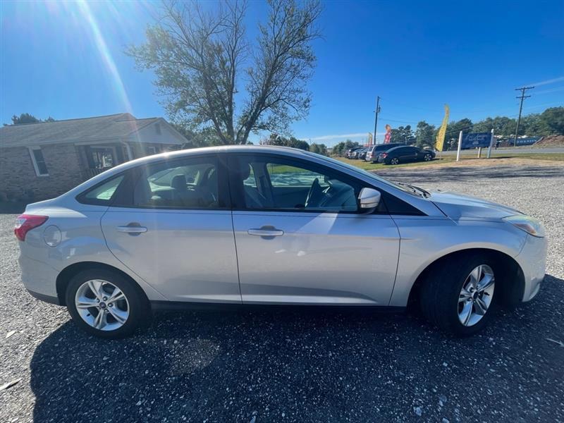 Ford Focus SE Sedan 2013