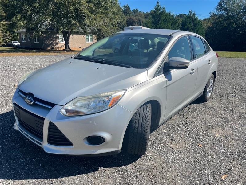 Ford Focus SE Sedan 2013