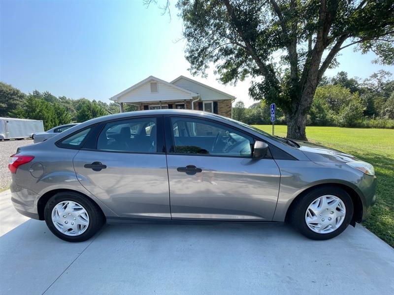 Ford Focus S Sedan 2014