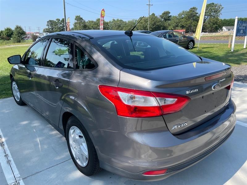 Ford Focus S Sedan 2014