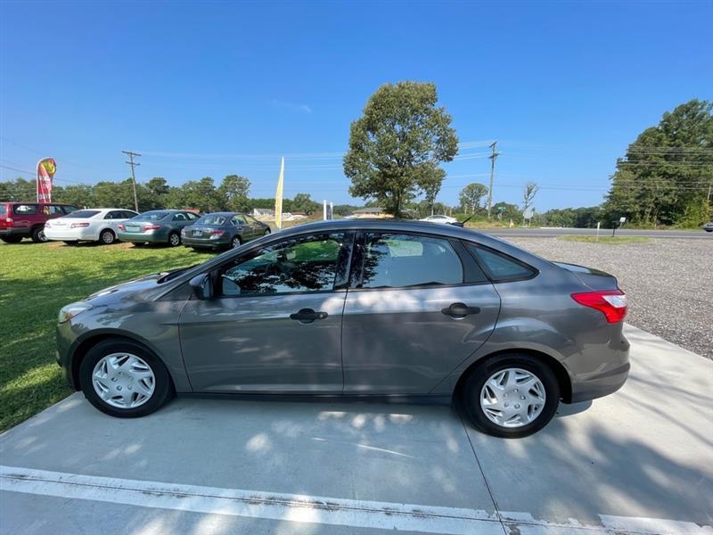 Ford Focus S Sedan 2014