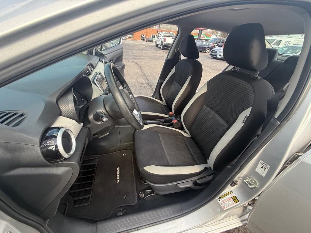 Nissan Versa SV 2021