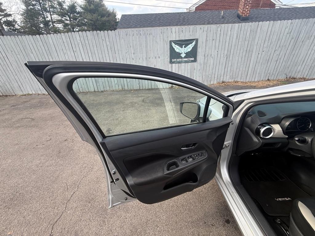 Nissan Versa SV 2021