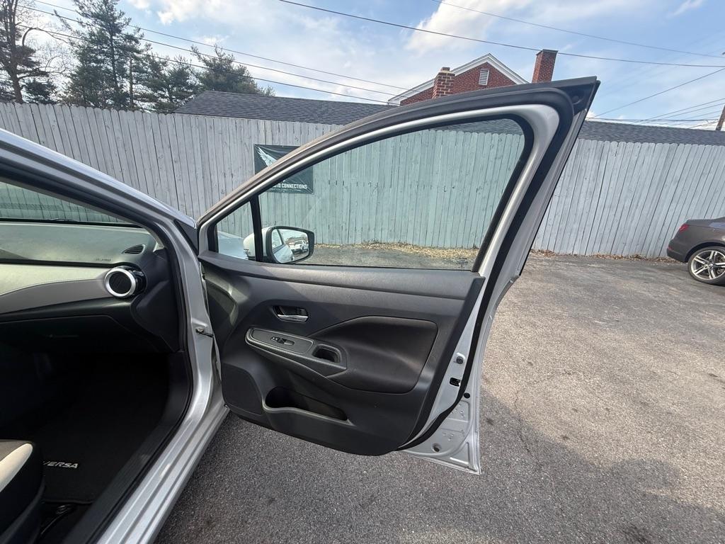 Nissan Versa SV 2021