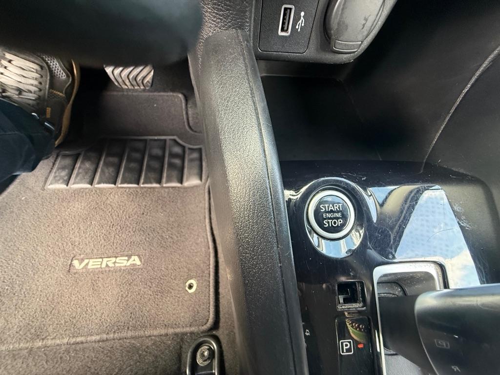 Nissan Versa SV 2021