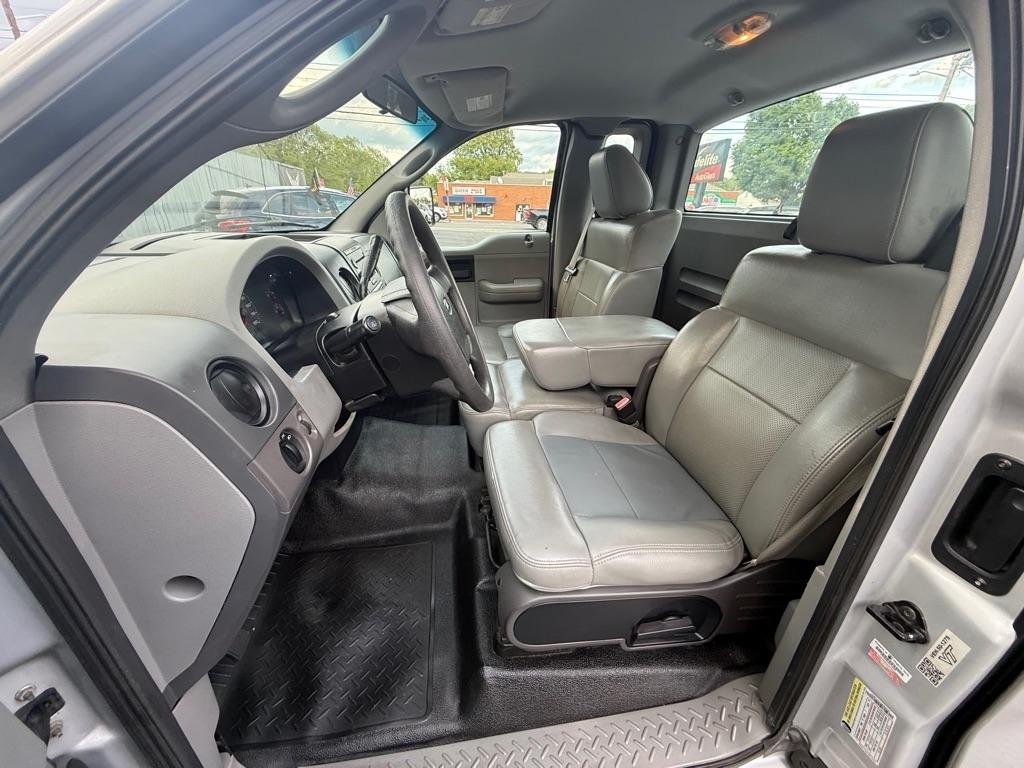 Ford F-150 XL 2WD 2005