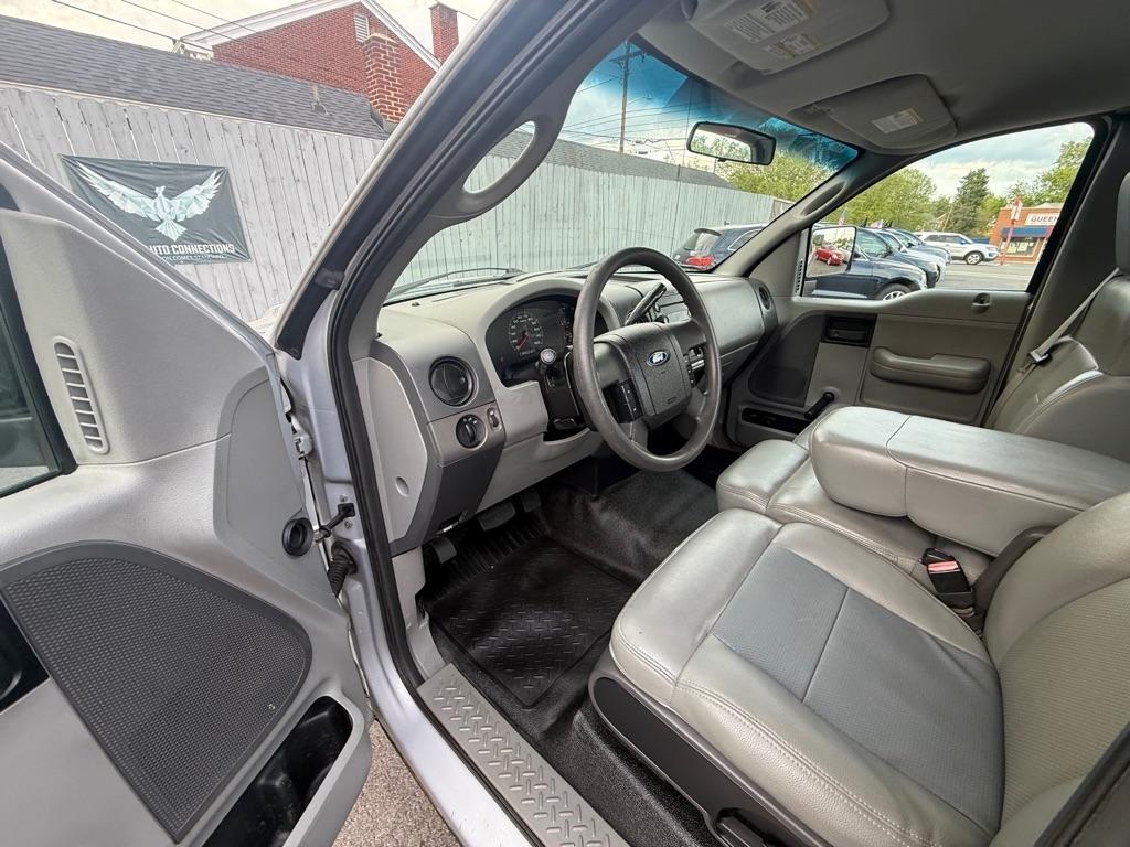 Ford F-150 XL 2WD 2005