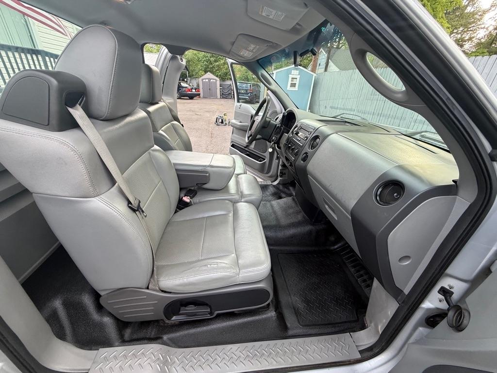 Ford F-150 XL 2WD 2005