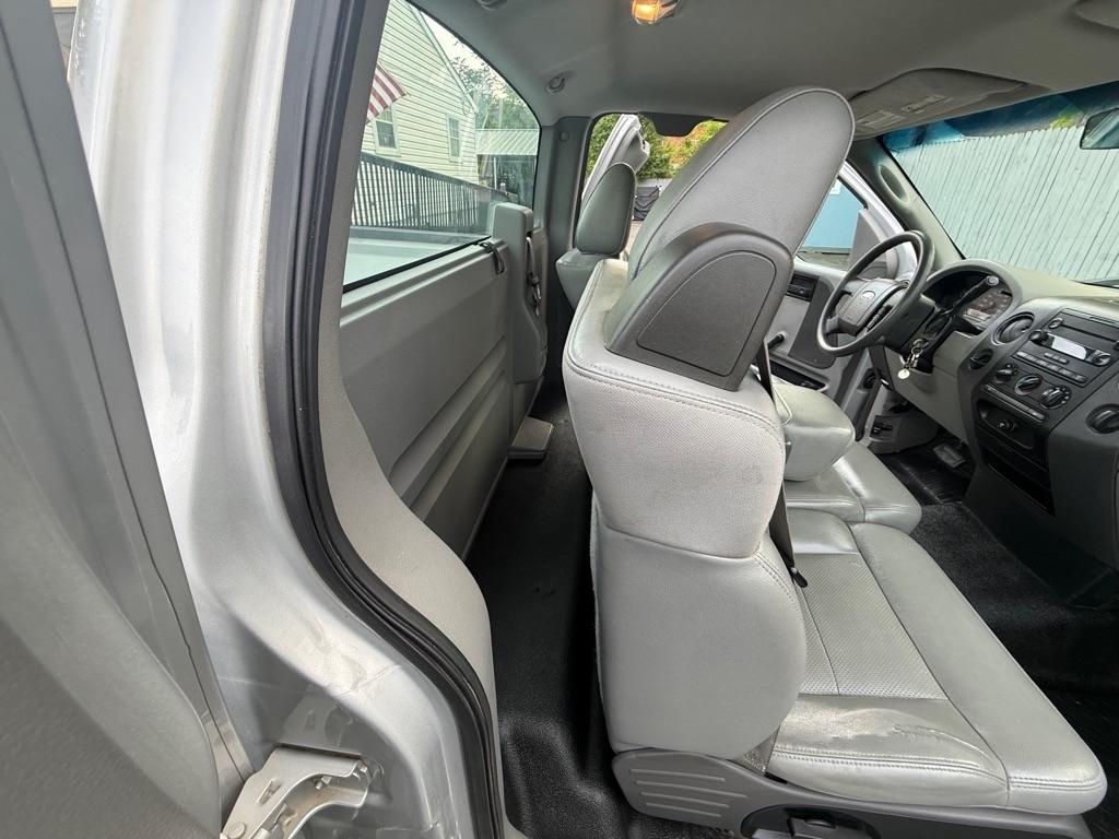 Ford F-150 XL 2WD 2005