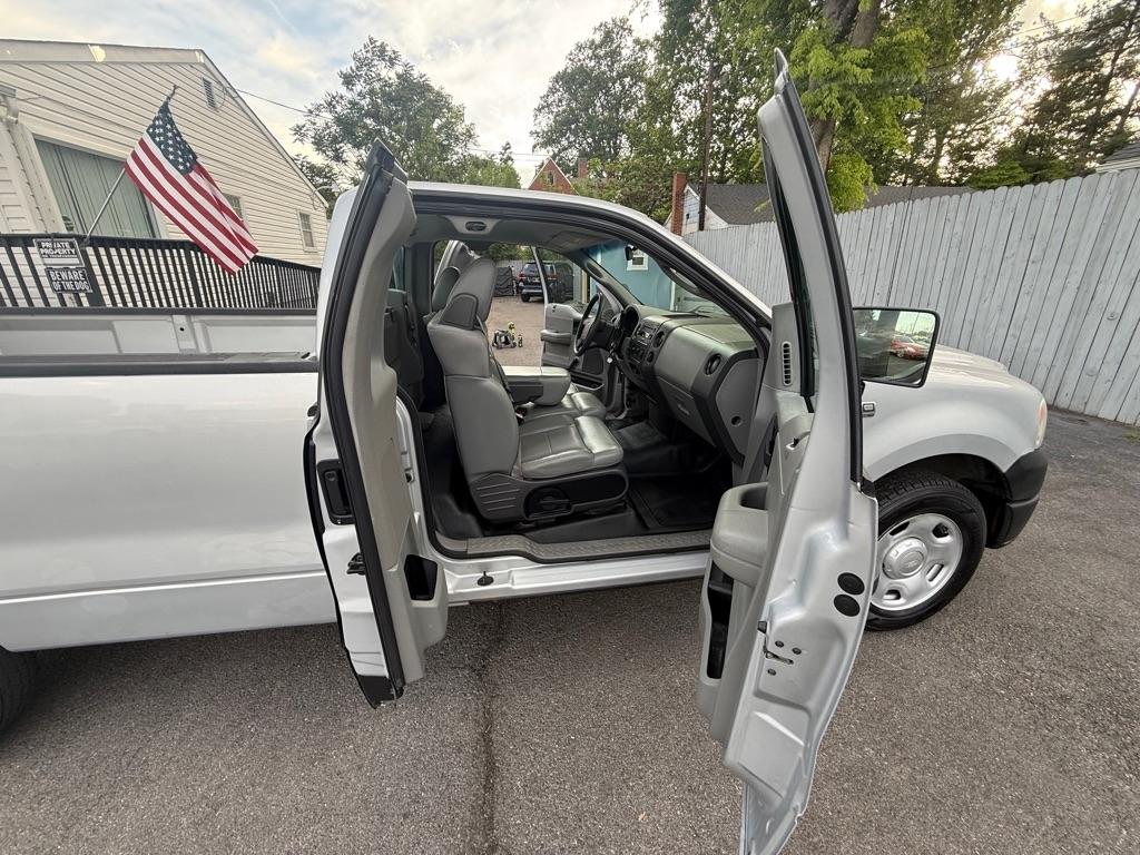 Ford F-150 XL 2WD 2005
