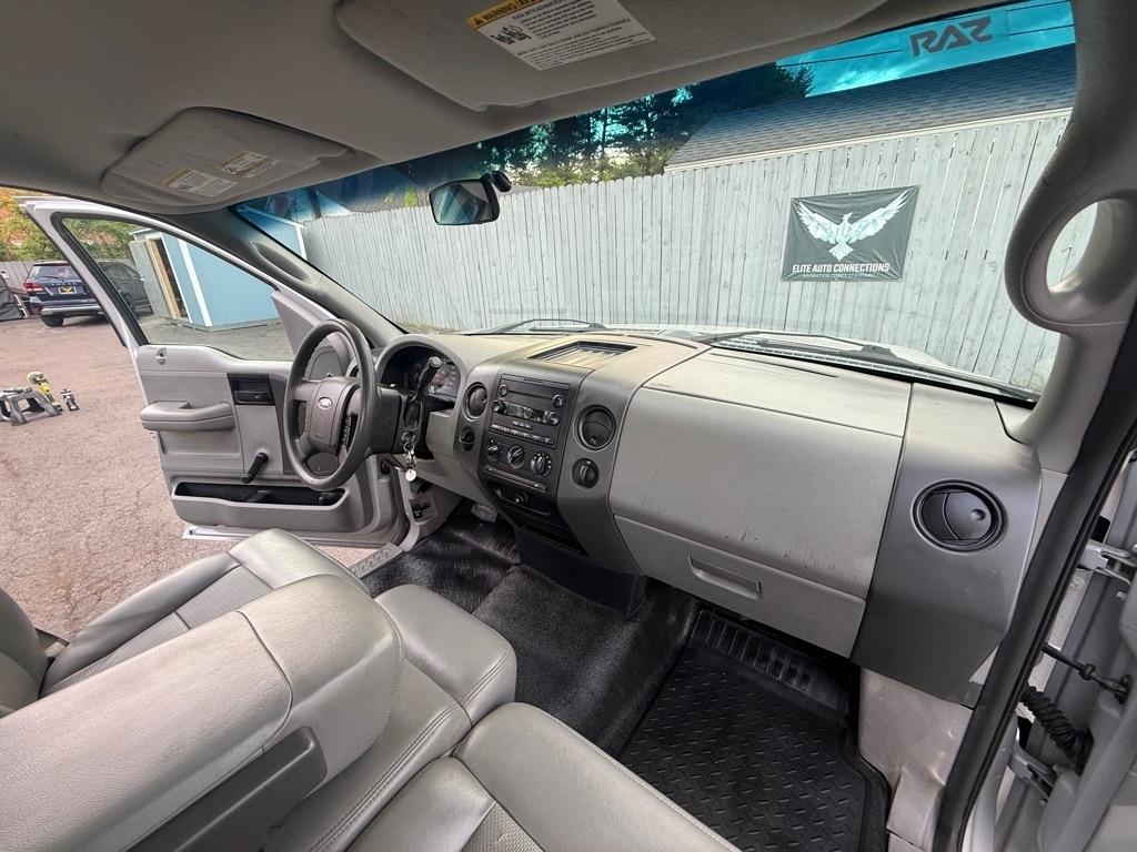 Ford F-150 XL 2WD 2005