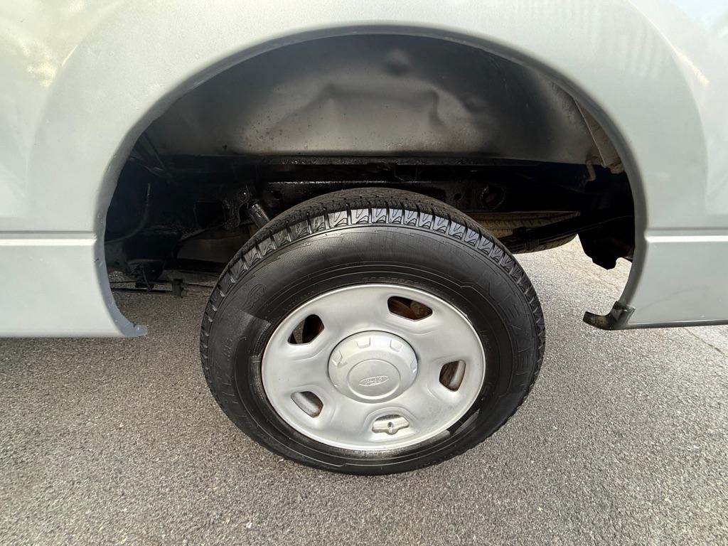 Ford F-150 XL 2WD 2005