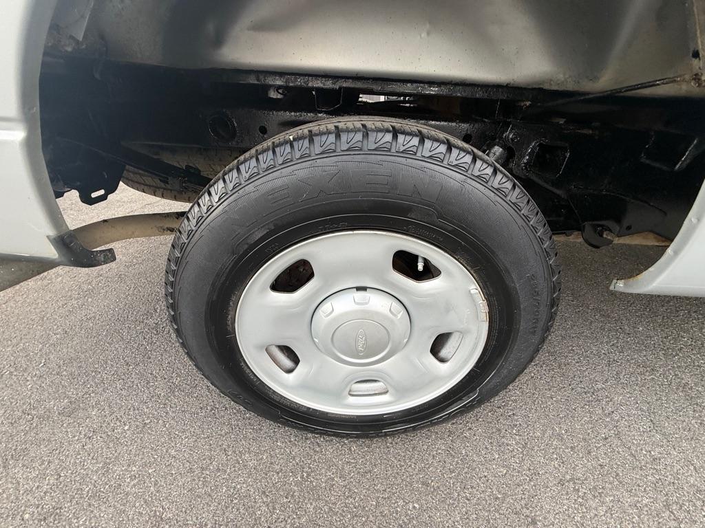 Ford F-150 XL 2WD 2005