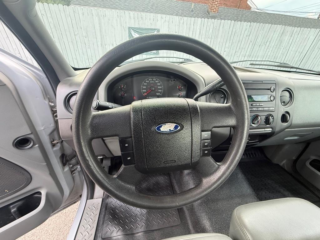 Ford F-150 XL 2WD 2005