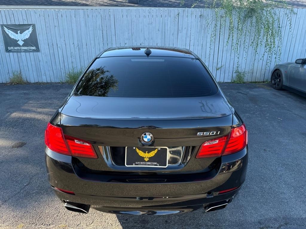 BMW 5-Series 550i 2011